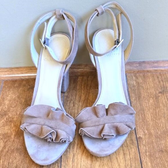 VINCE CAMUTO Carlista Taupe Tan Ruffled Pleated Block Sandal - Picture 2 of 6